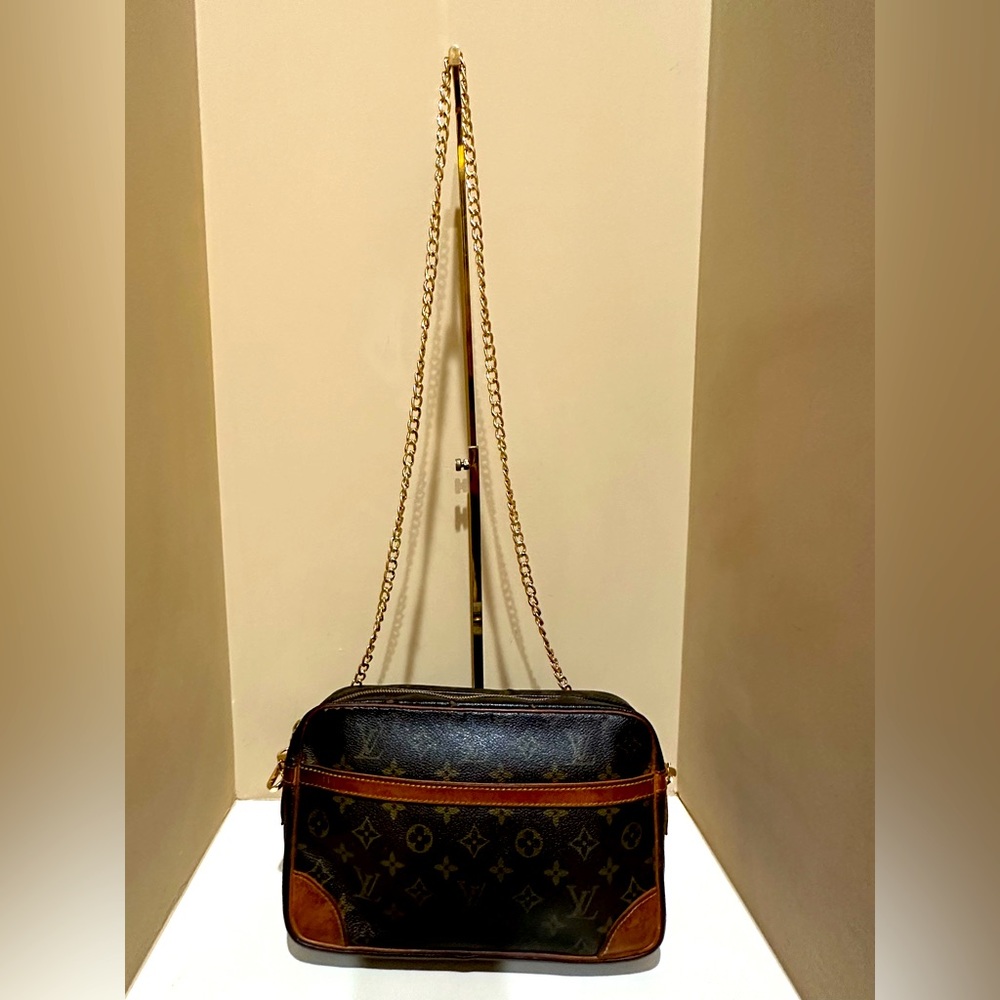 Authentic Louis Vuitton Compiegne 28 w/added unbranded chain